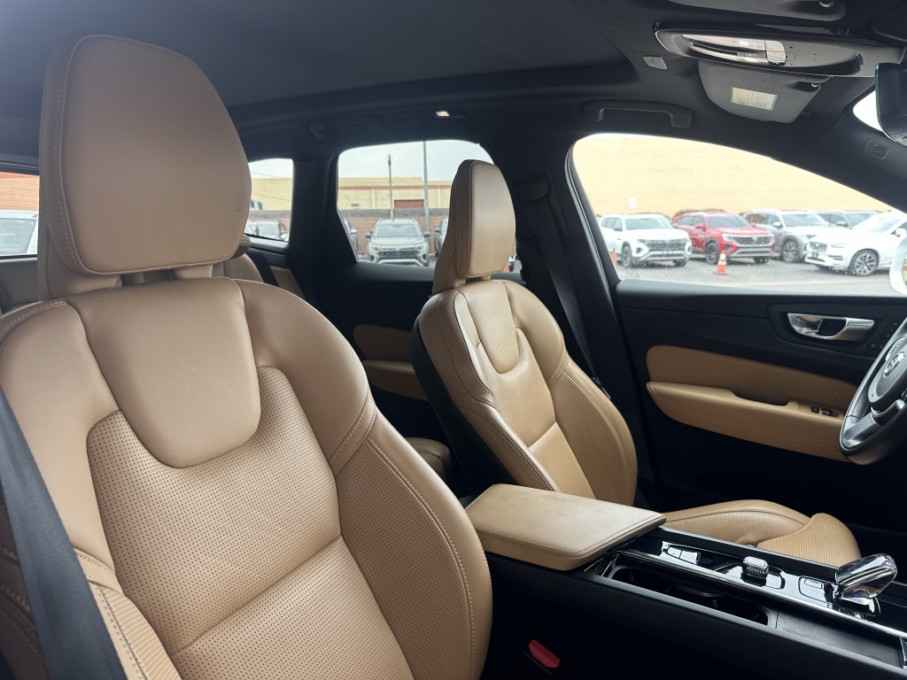 Used 2022 Volvo XC60 T8 Inscription w/ Advanced Package AWD/4WD image 34