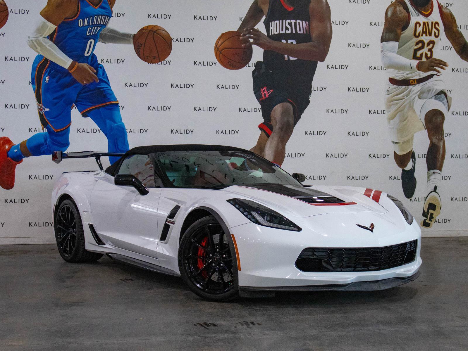 Used 2019 Chevrolet Corvette Grand Sport w/ Carbon Flash Badge Package RWD image 2