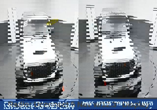 Used 2024 Jeep Gladiator Mojave w/ Technology Group image 20