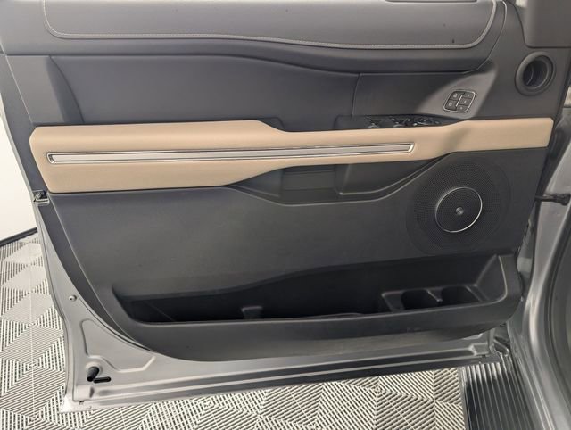 Used 2024 Ford Expedition Limited image 10