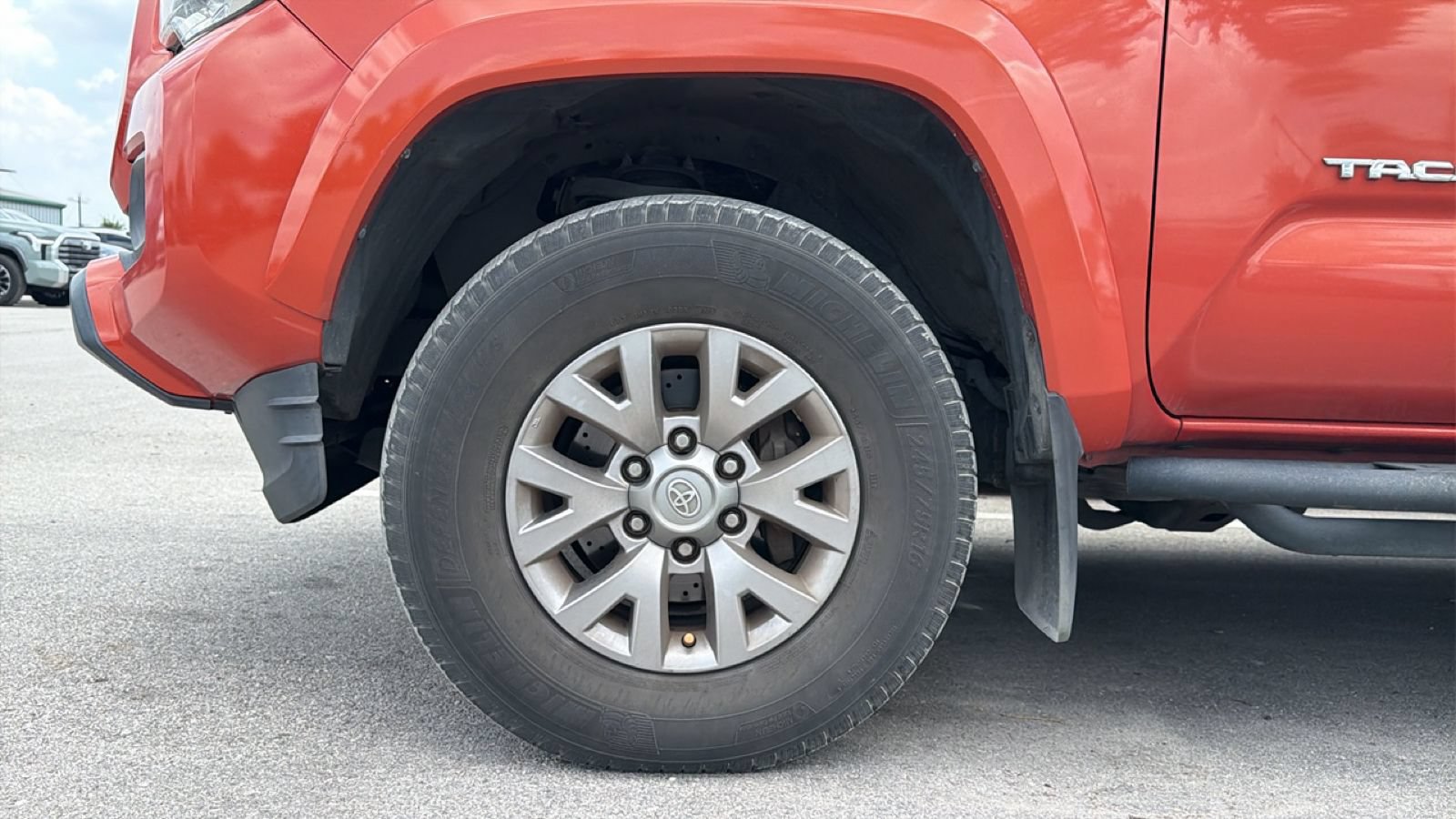 Used 2017 Toyota Tacoma SR5 w/ Tow Package AWD/4WD image 10