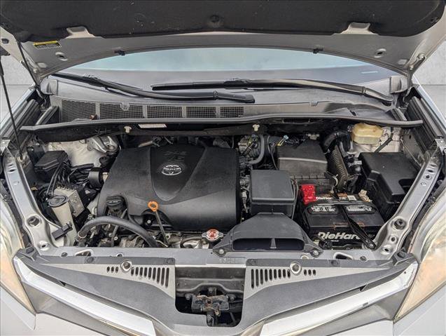 Used 2018 Toyota Sienna XLE image 24