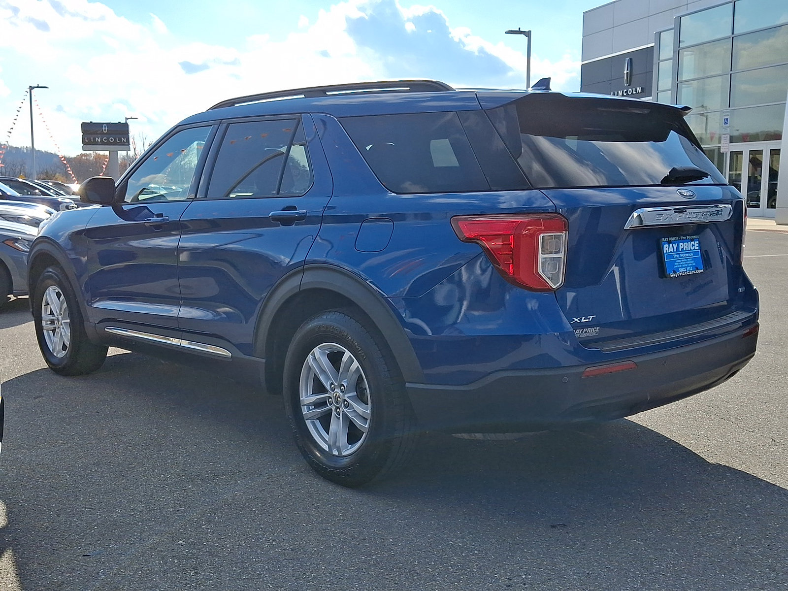 Used 2020 Ford Explorer XLT image 4