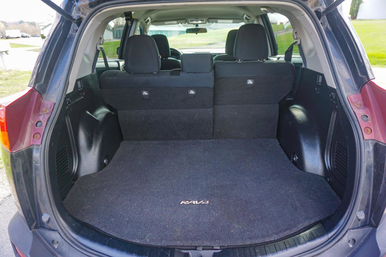 Used 2015 Toyota RAV4 LE image 28