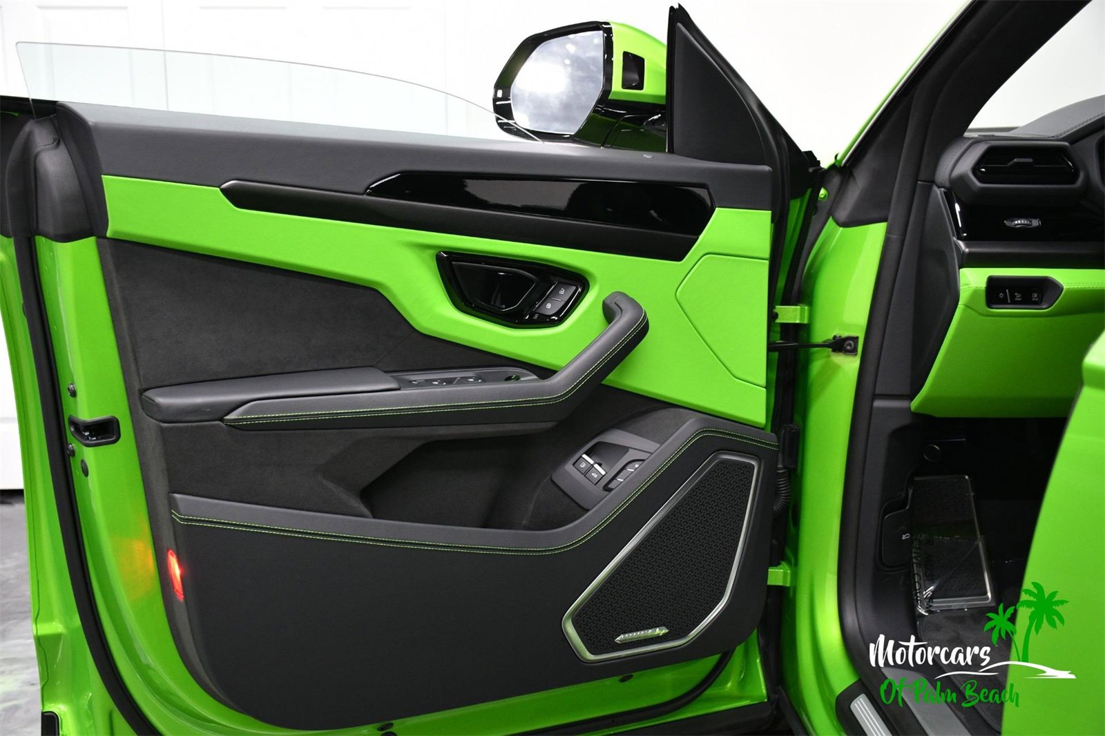 Used 2025 Lamborghini Urus SE image 19