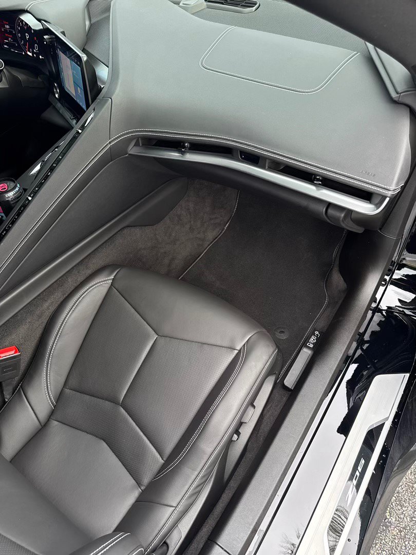 Used 2025 Chevrolet Corvette Z06 RWD image 5