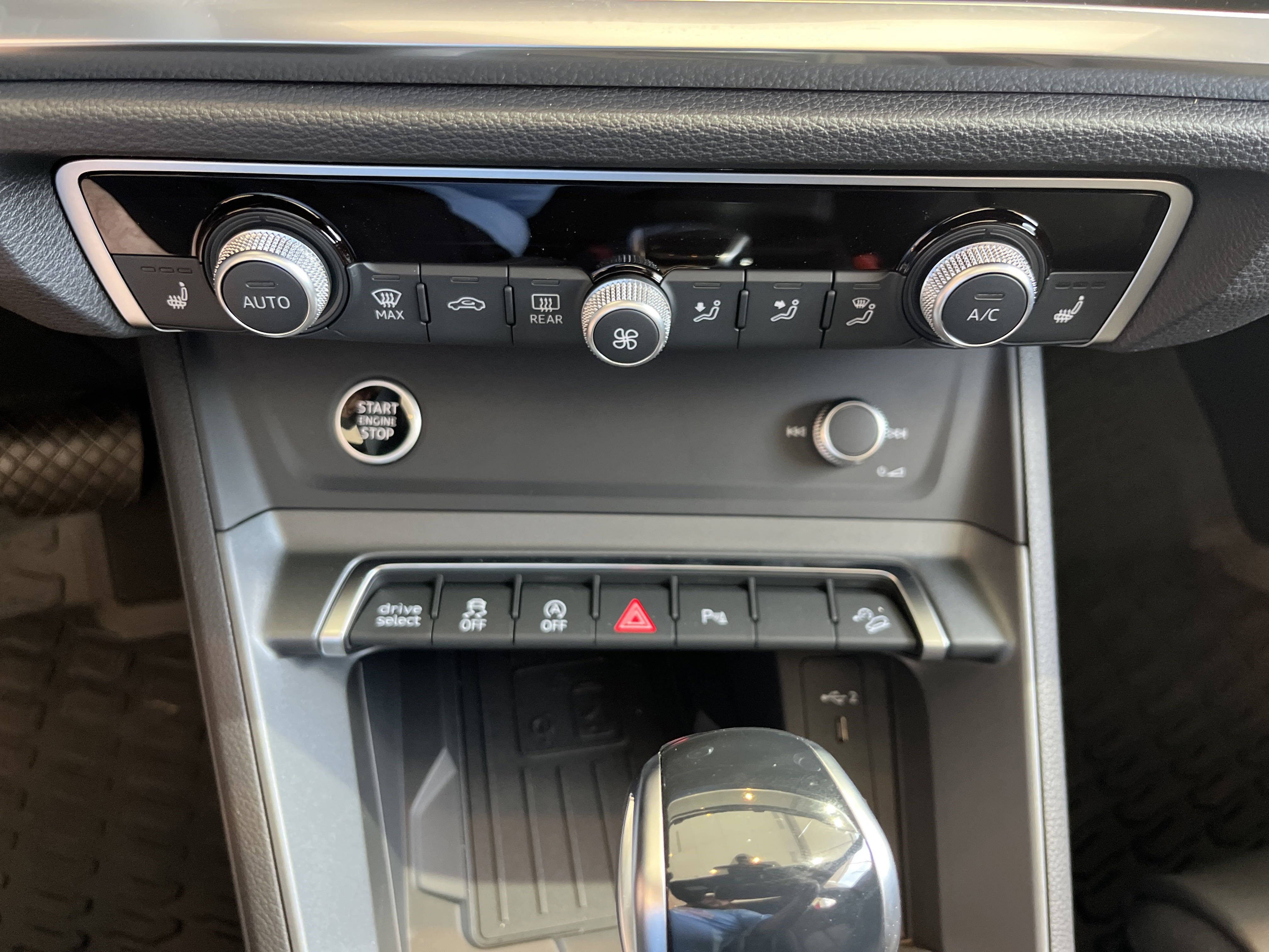 New 2025 Audi Q3 2.0T Premium image 12