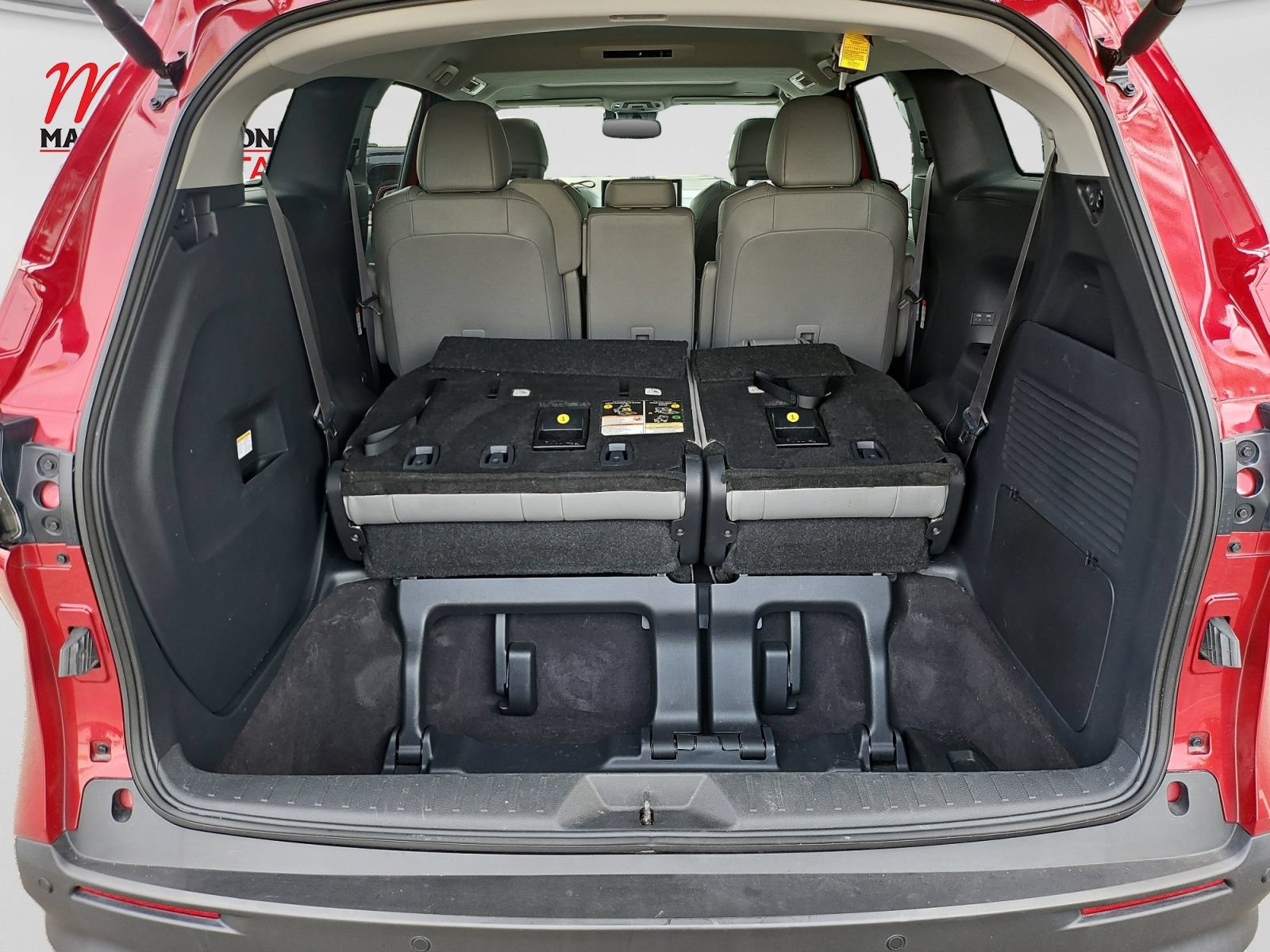 Used 2025 Toyota Sienna XLE FWD image 19