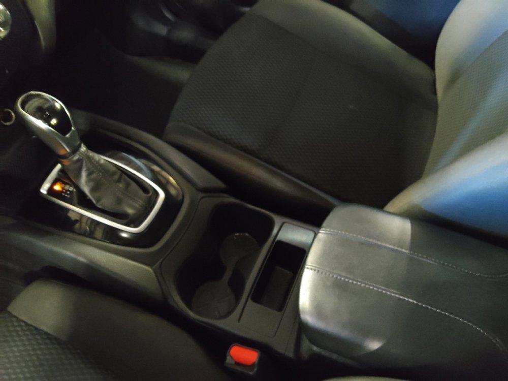 Used 2020 Nissan Rogue Sport S image 26