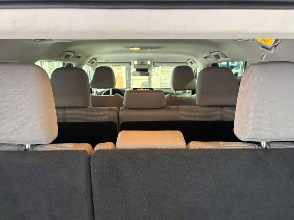 Used 2021 Toyota Highlander LE AWD/4WD image 34