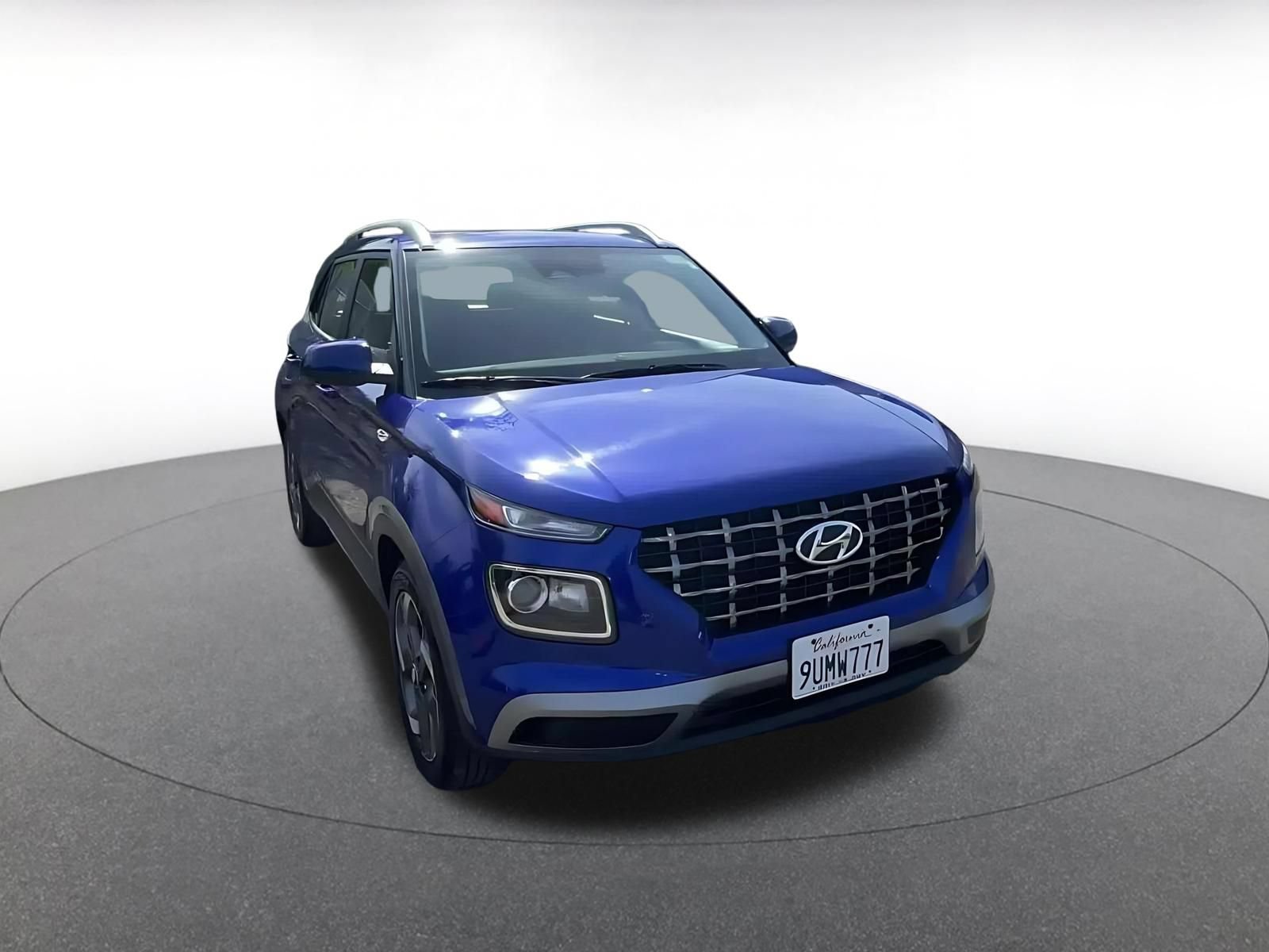 Used 2025 Hyundai Venue SEL FWD image 3