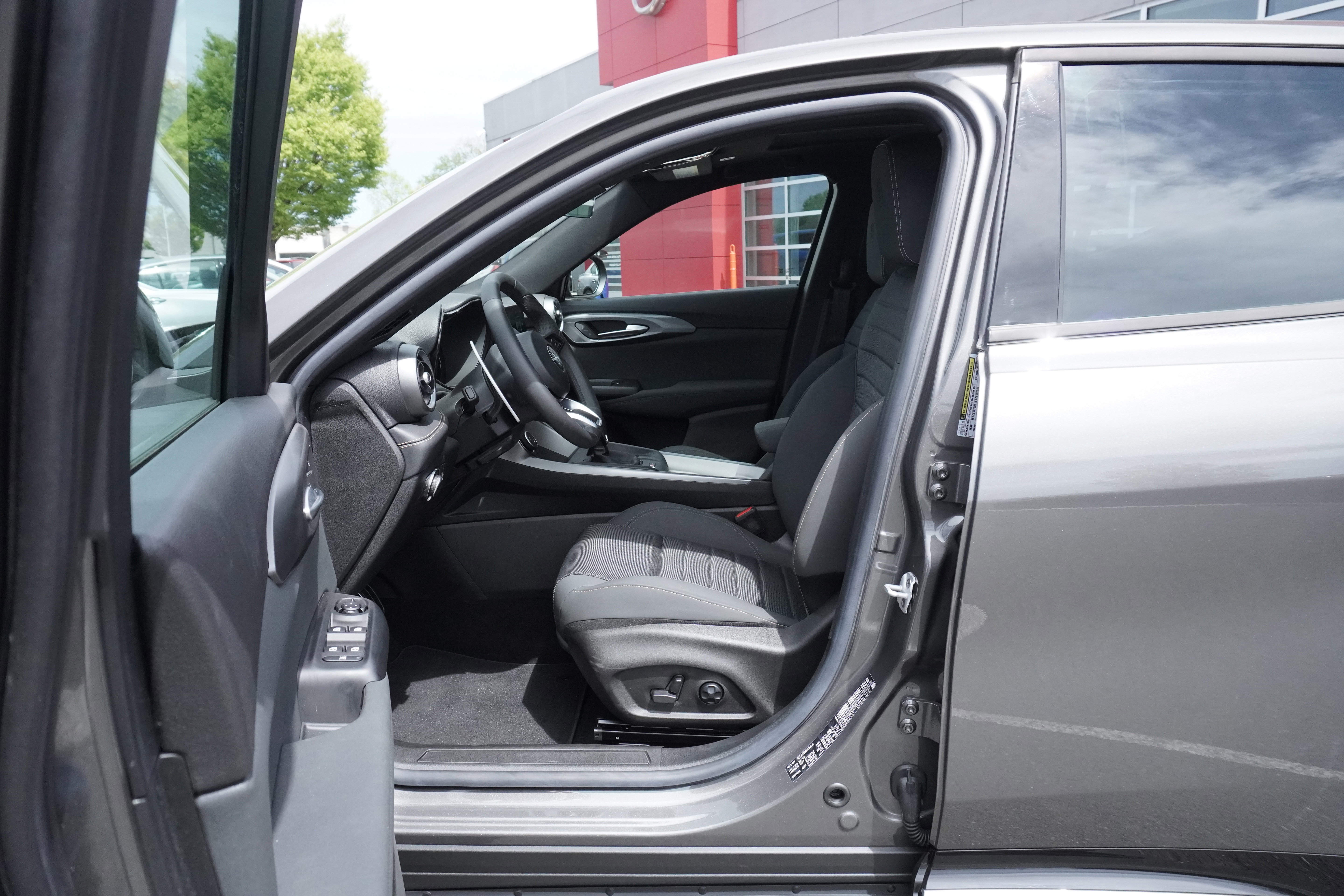 Used 2024 Alfa Romeo Tonale Ti image 18