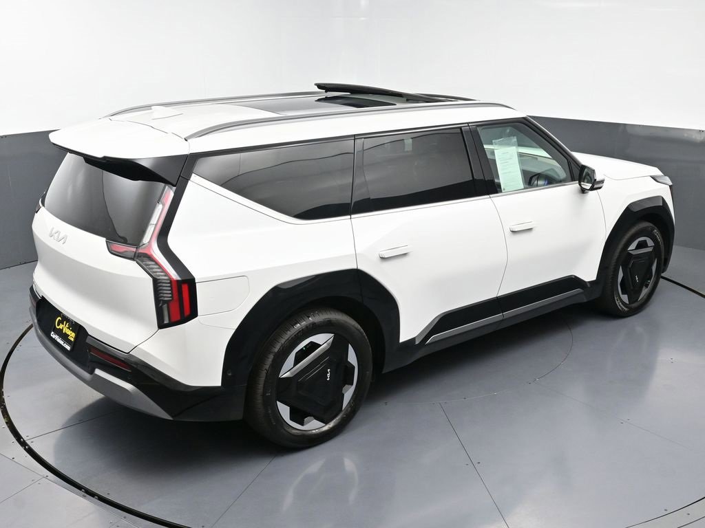 Used 2024 Kia EV9 Land image 47