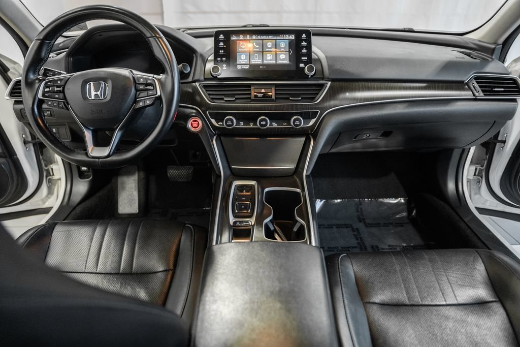 Used 2018 Honda Accord Touring image 16