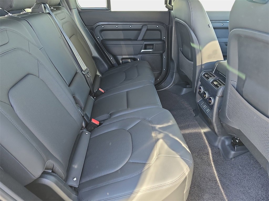 New 2026 Land Rover Defender 130 X-Dynamic SE image 11