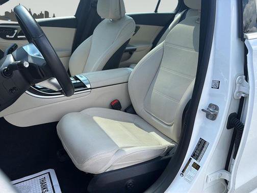 Used 2025 Mercedes-Benz C 300 4MATIC Sedan image 11