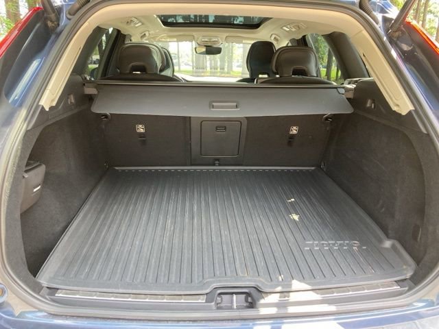 Used 2023 Volvo XC60 B5 Core image 17