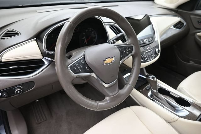 Used 2020 Chevrolet Malibu LT w/ Leather Package FWD image 17