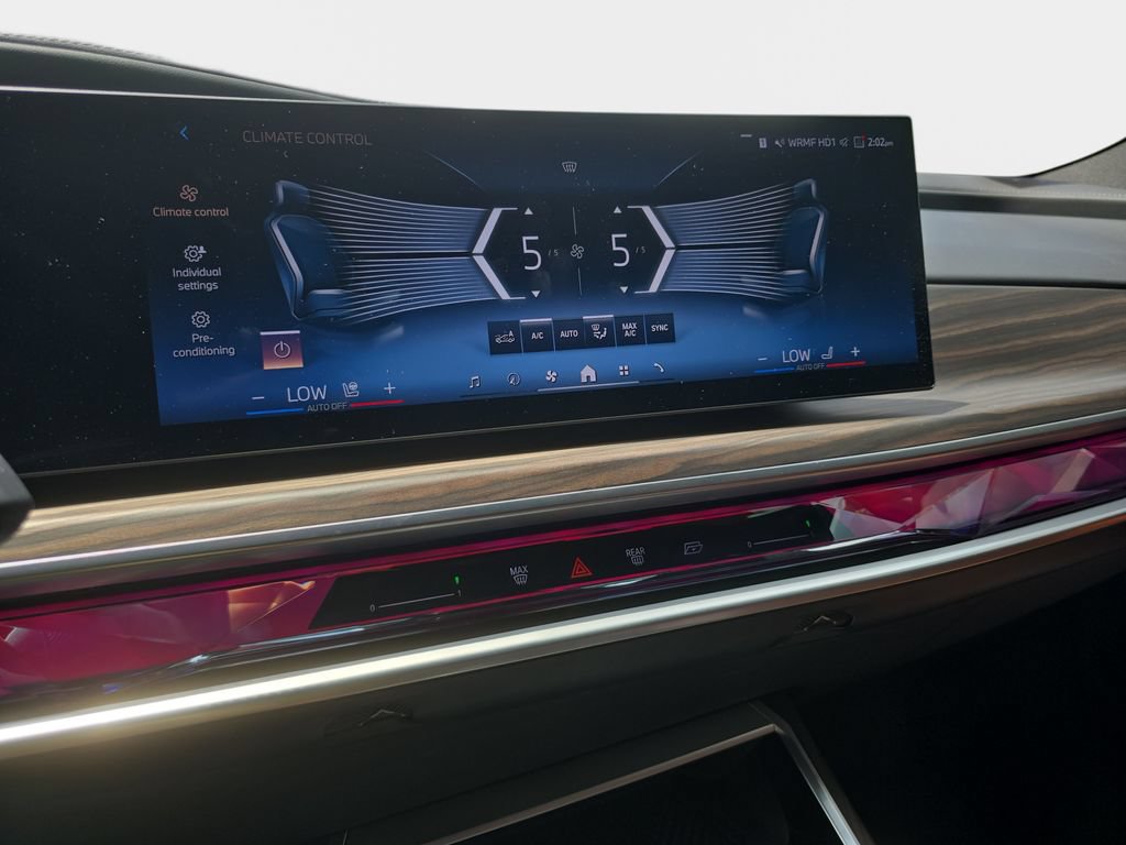 Certified 2023 BMW i7 xDrive60 AWD/4WD image 13