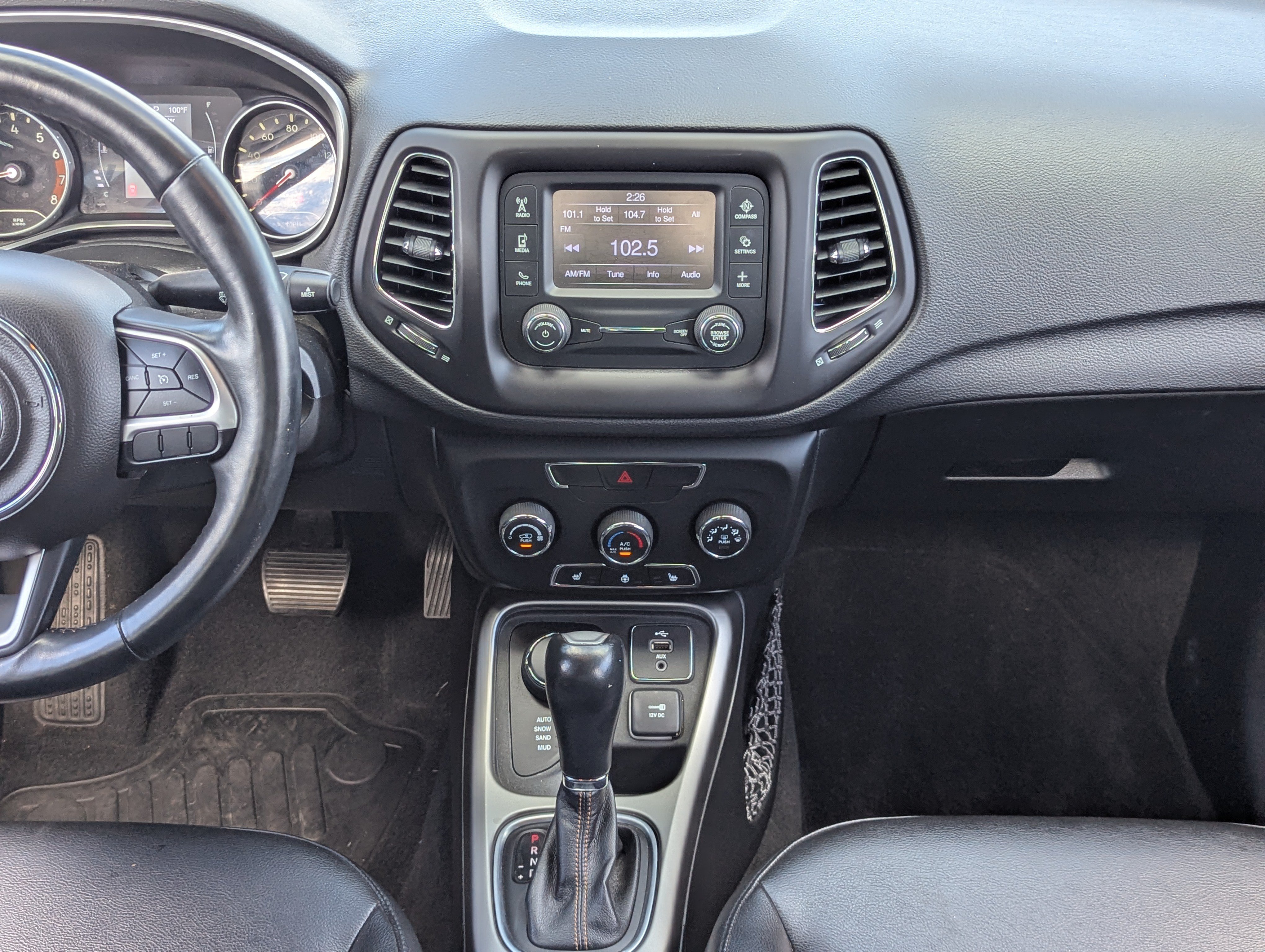 Used 2018 Jeep Compass Latitude w/ Cold Weather Group AWD/4WD image 16