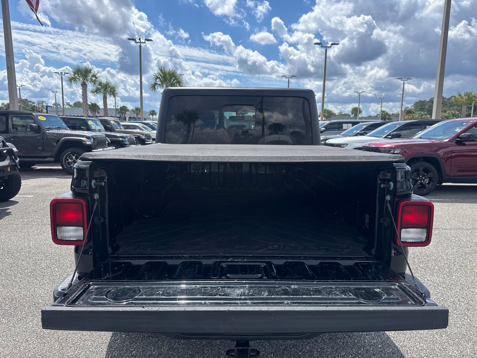Used 2023 Jeep Gladiator Sport AWD/4WD image 11
