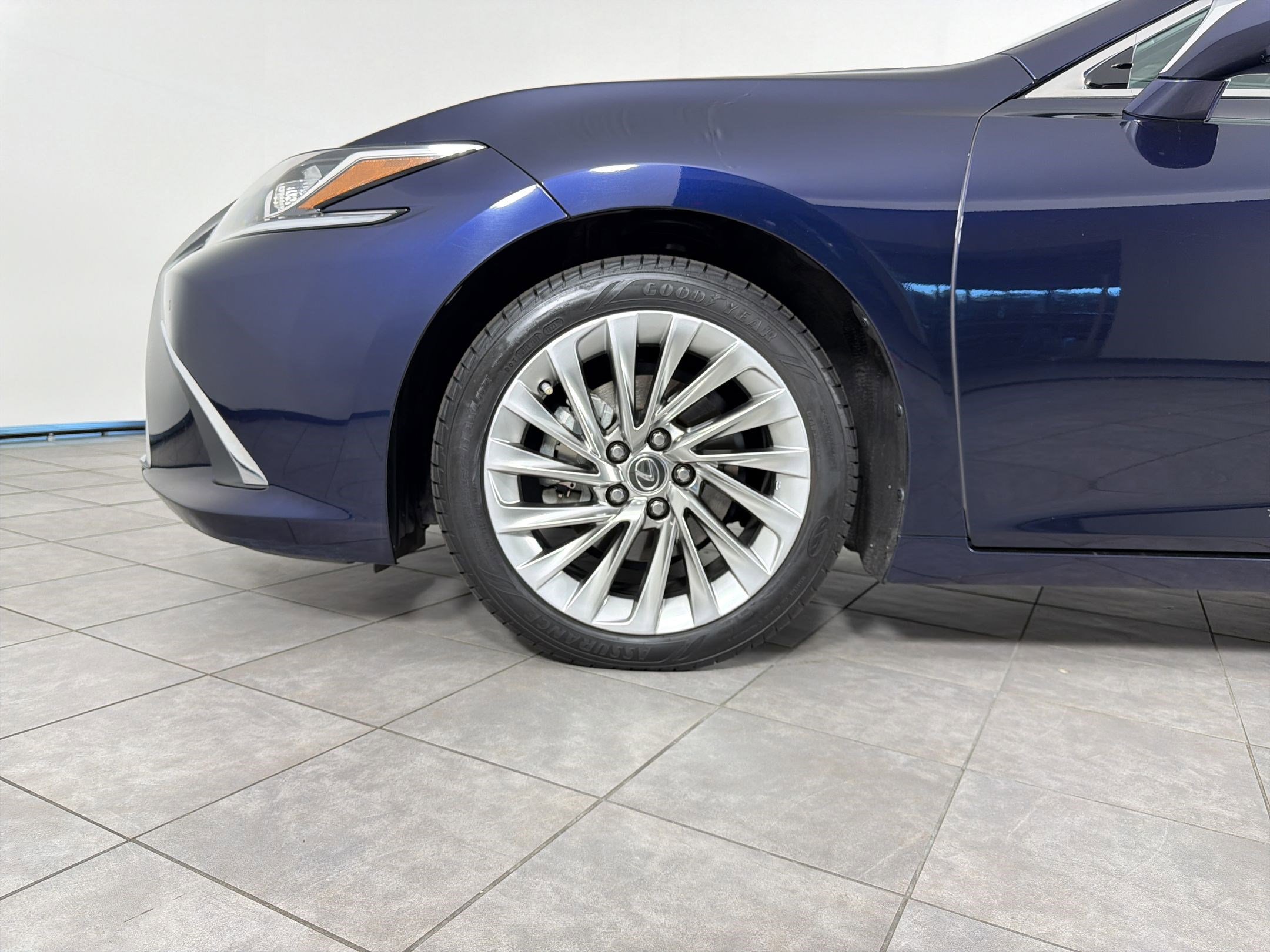 Used 2020 Lexus ES 300h w/ Luxury Package FWD image 11