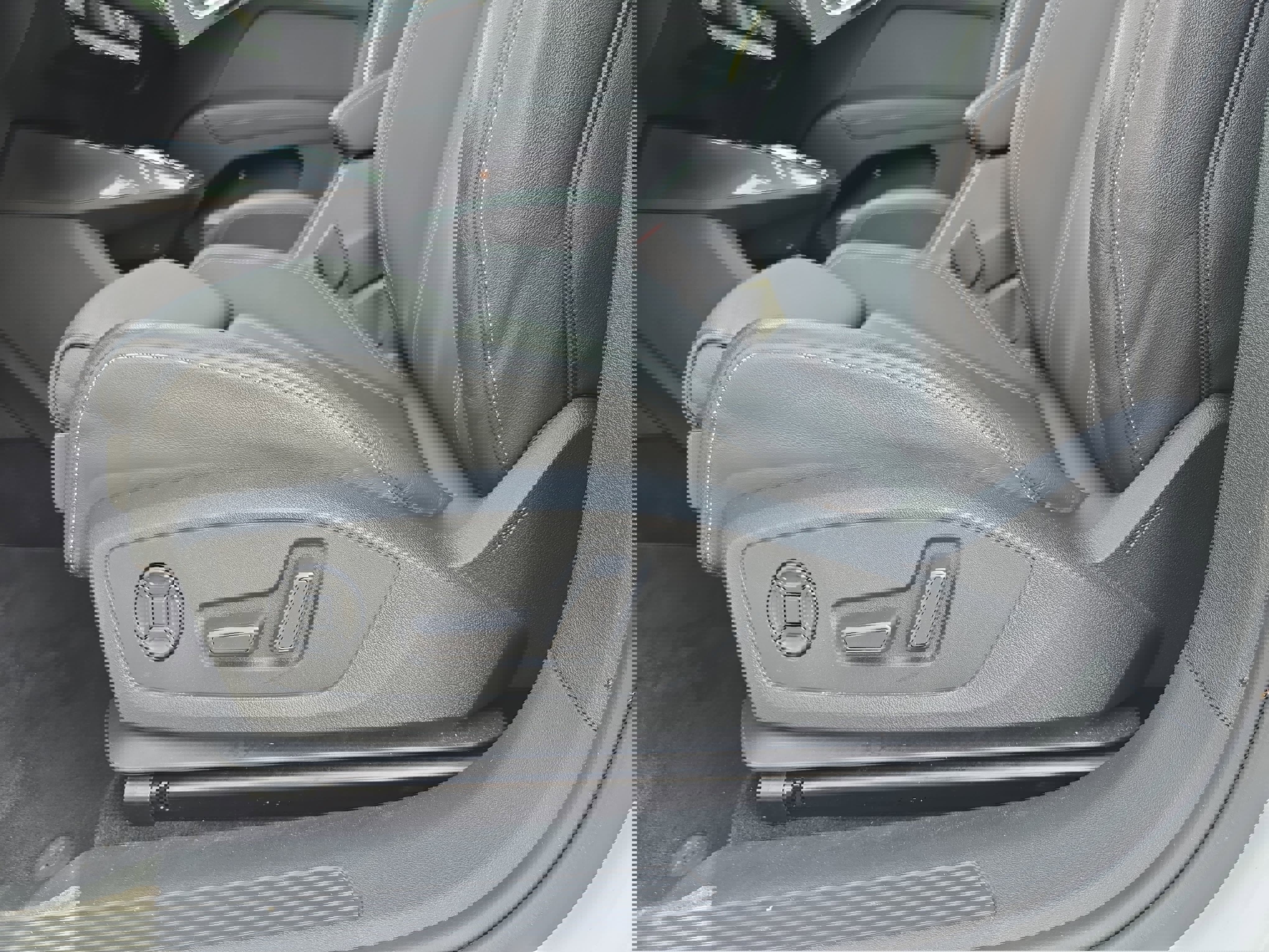 Used 2023 Audi Q4 e-tron Prestige w/ Black Optic Package image 29