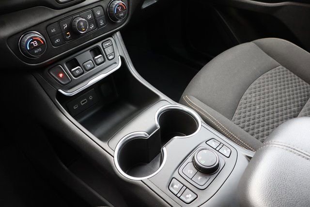 Used 2021 GMC Terrain SLE w/ Driver Convenience Package image 22