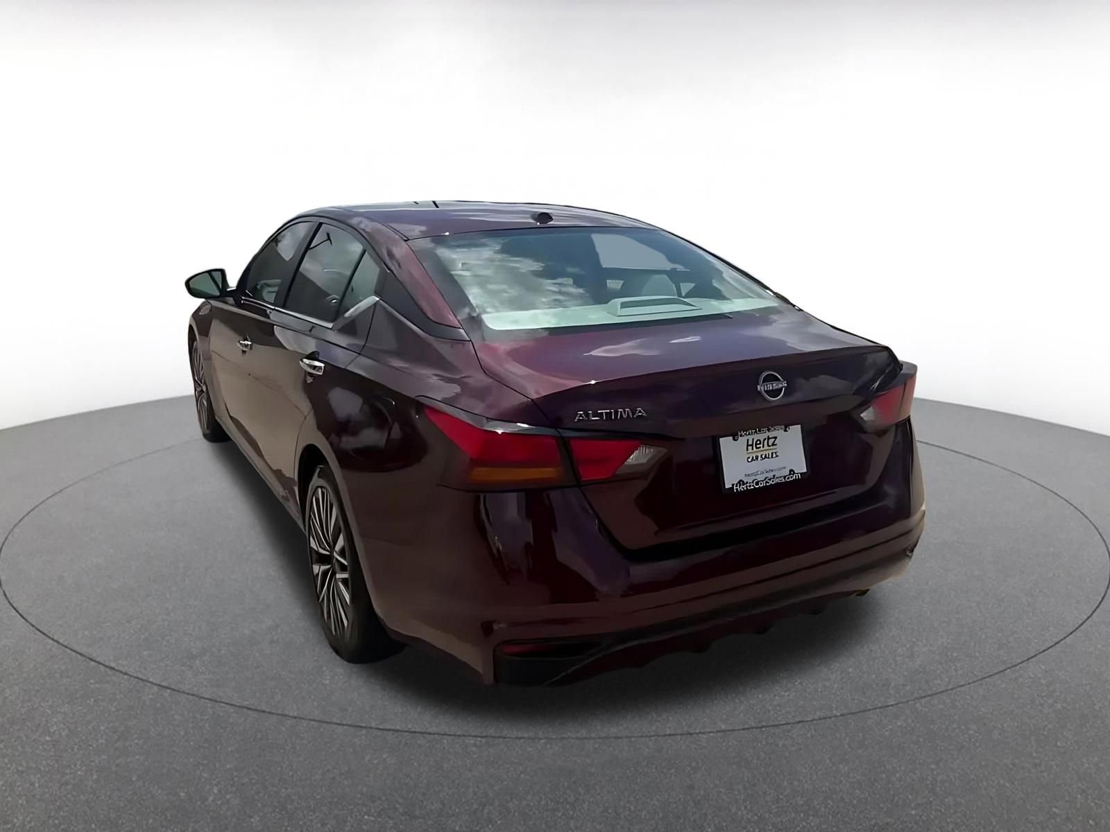 Used 2025 Nissan Altima 2.5 SV FWD image 11