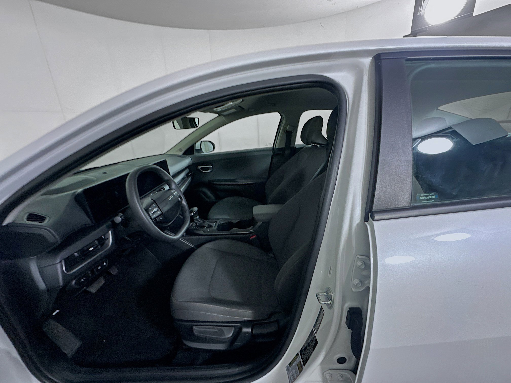 Used 2025 Kia K4 LXS image 13