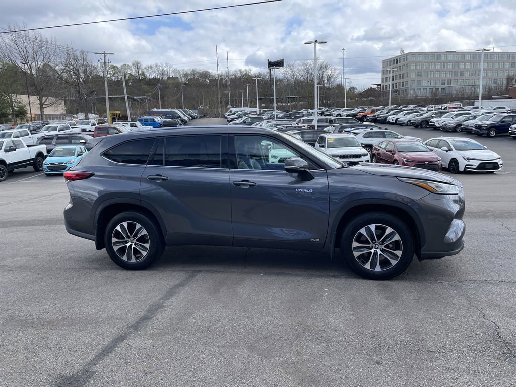 Certified 2020 Toyota Highlander XLE AWD/4WD image 7