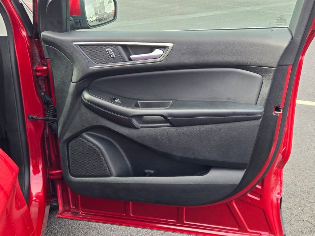 Used 2022 Ford Edge SEL w/ Convenience Package image 5