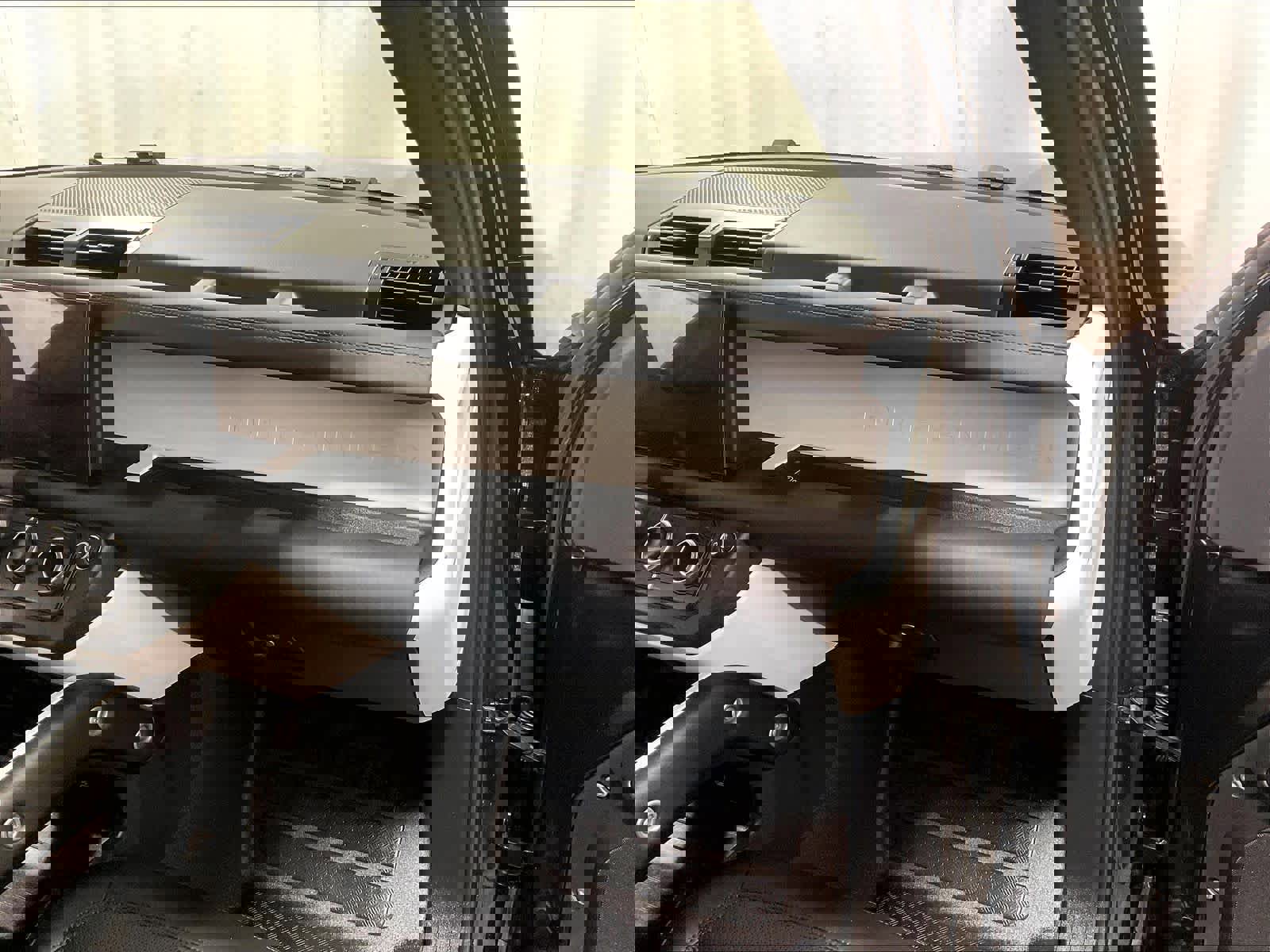 Used 2025 Land Rover Defender 110 S image 13