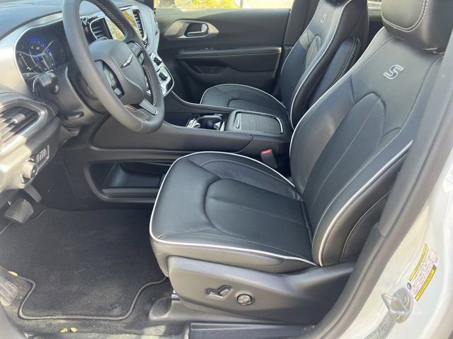 New 2026 Chrysler Pacifica Limited image 9
