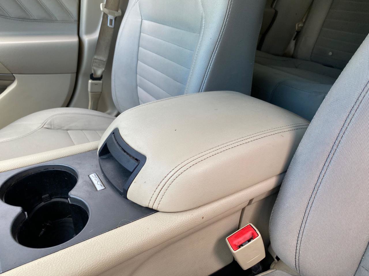 Used 2018 Ford Taurus SE FWD image 58