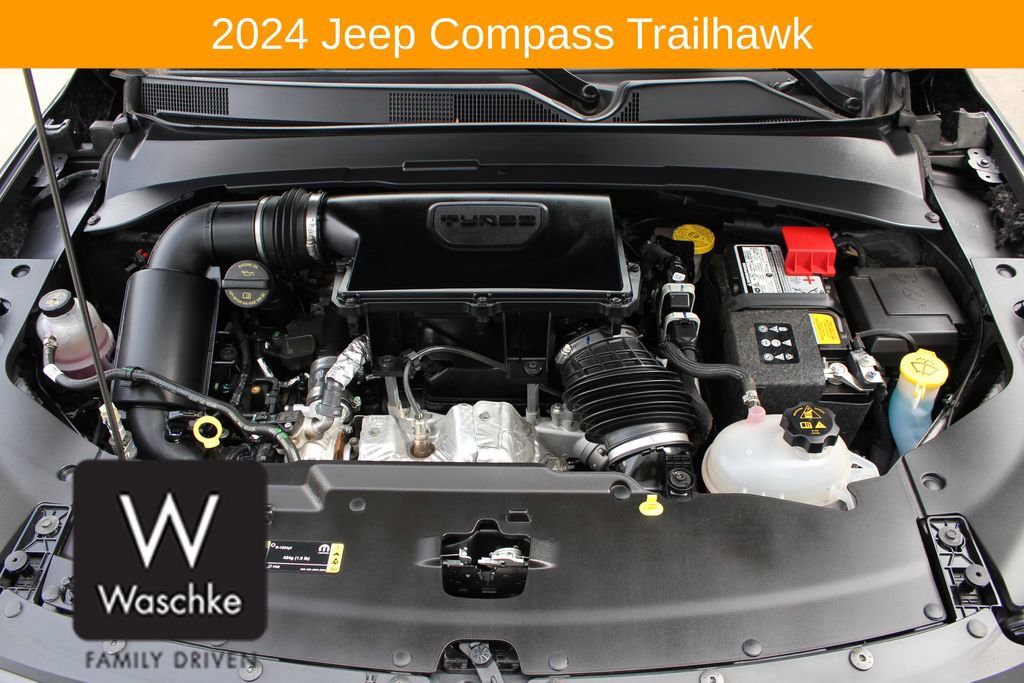 Used 2024 Jeep Compass Trailhawk w/ Trailhawk Elite Group AWD/4WD image 9