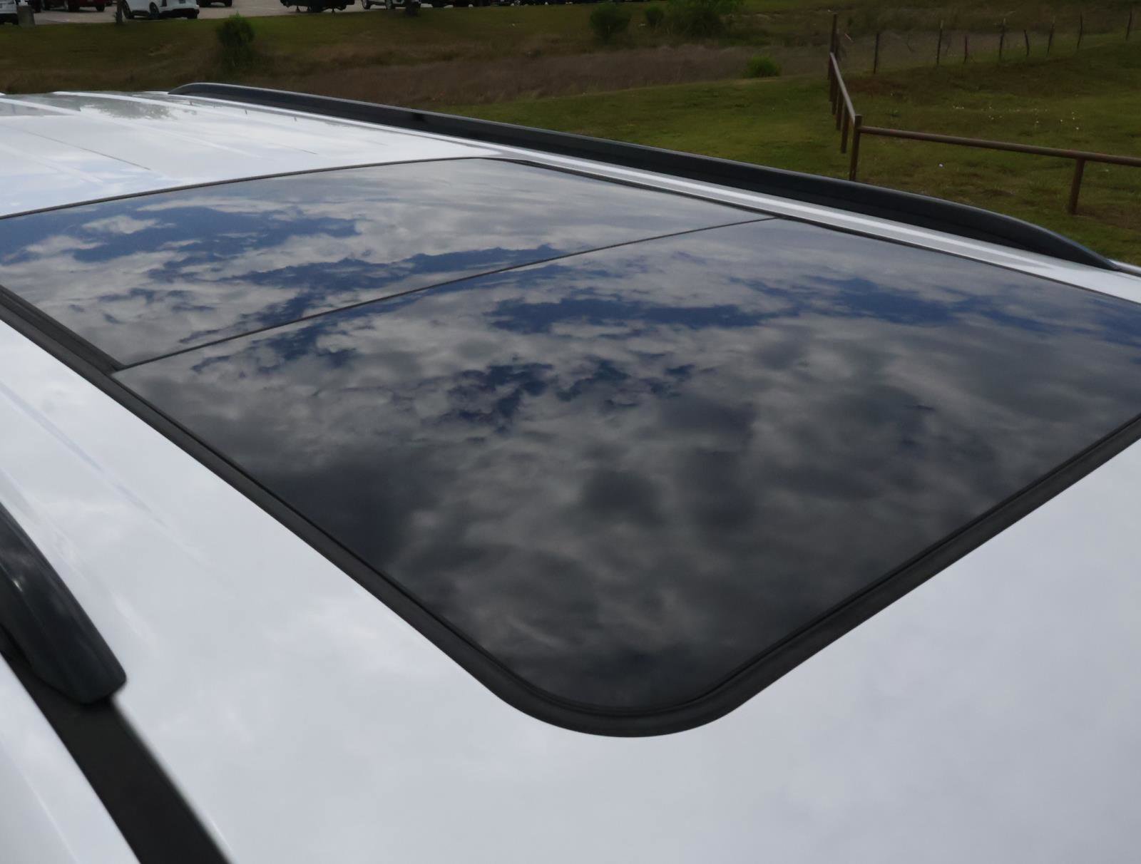 Used 2022 Cadillac Escalade ESV Premium Luxury AWD/4WD image 13