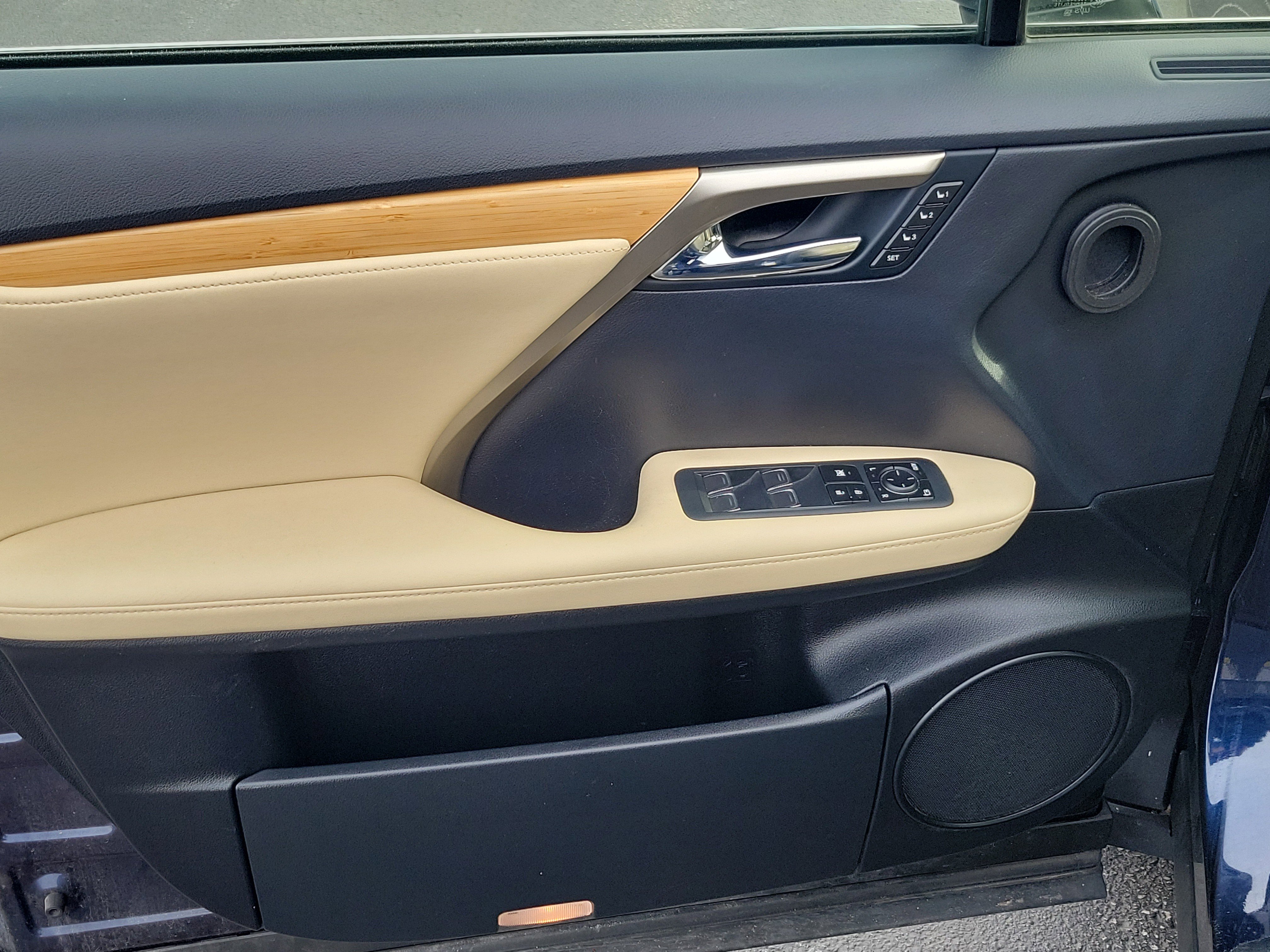 Used 2021 Lexus RX 350L 350L w/ Premium Package image 19