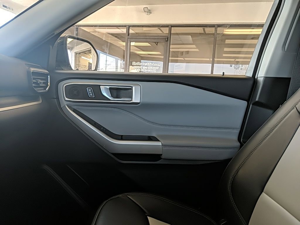 Used 2024 Ford Explorer XLT w/ Equipment Group 202A image 25