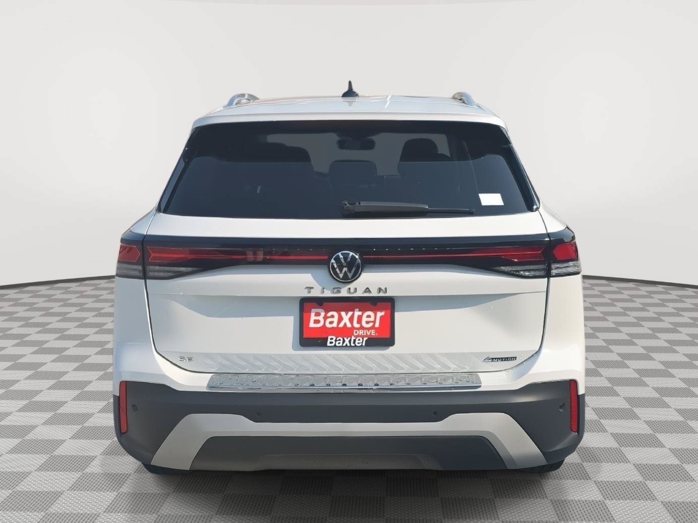 Certified 2025 Volkswagen Tiguan SE AWD/4WD image 8