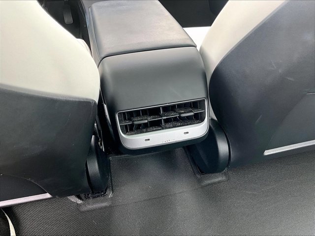 Used 2022 Tesla Model 3 Long Range AWD/4WD image 25