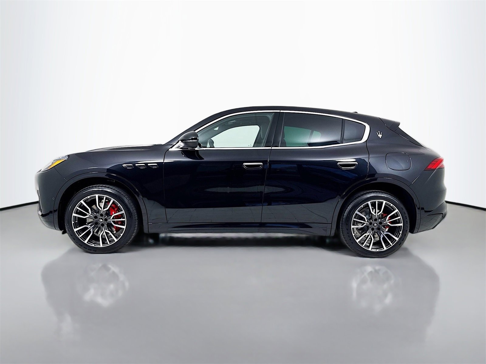 New 2025 Maserati Grecale GT image 5