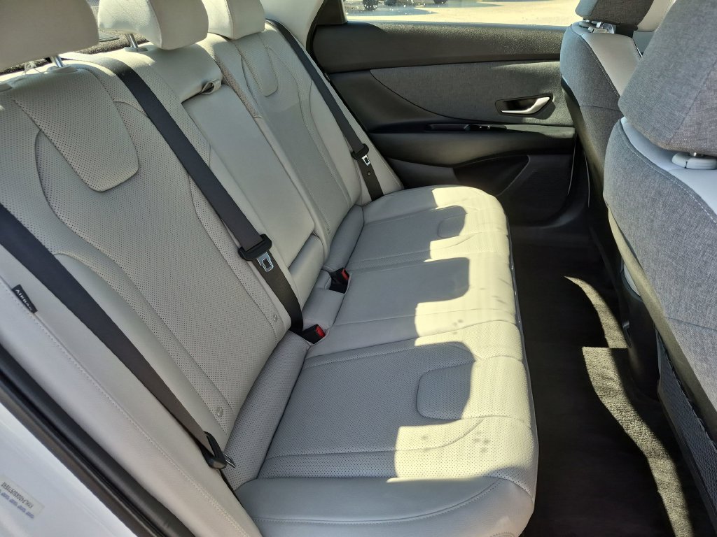 Used 2025 Hyundai Elantra Limited FWD image 31