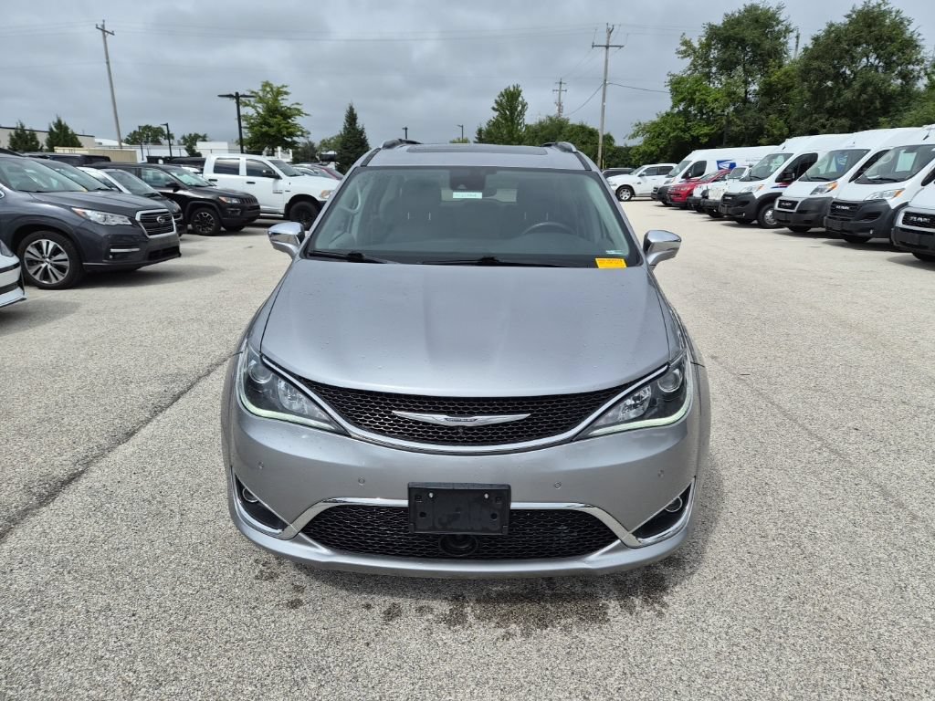 Used 2017 Chrysler Pacifica Limited FWD image 2