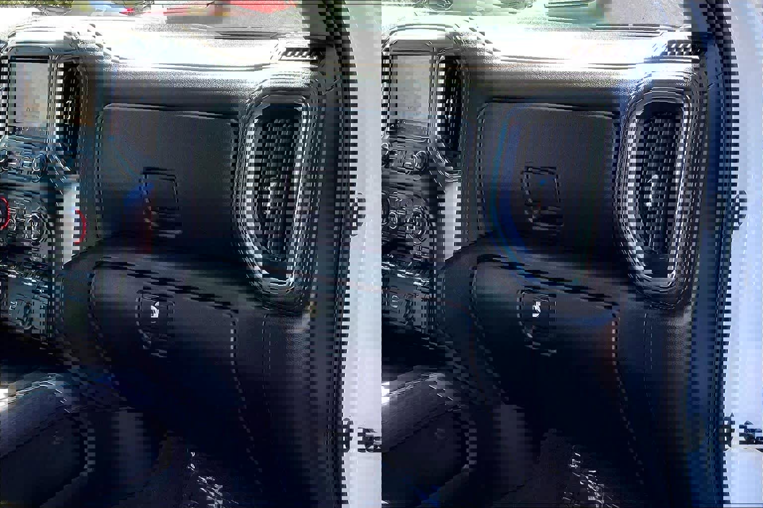 Used 2020 Chevrolet Silverado 2500 LTZ w/ LTZ Premium Package image 15