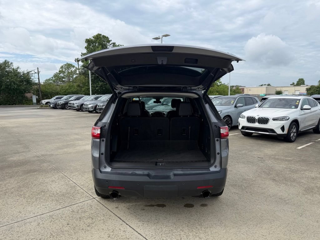 Used 2021 Chevrolet Traverse RS FWD image 24