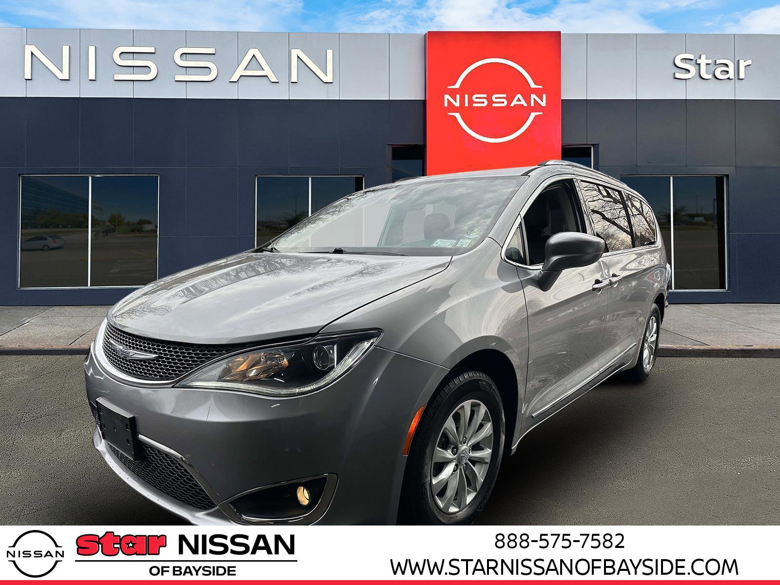 Used 2018 Chrysler Pacifica Touring-L image 5