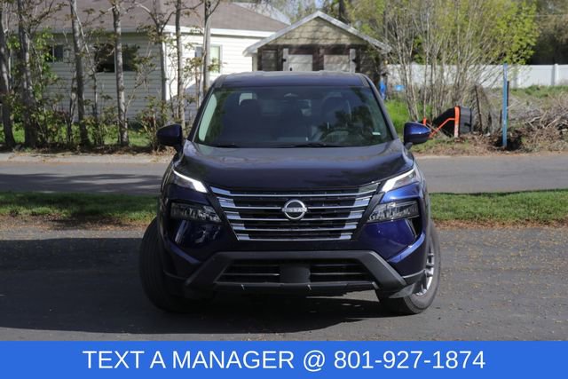 Used 2026 Nissan Rogue SV image 2