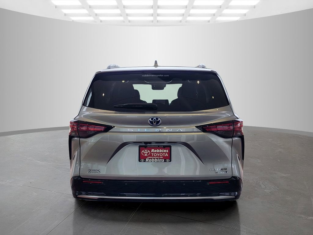 Used 2022 Toyota Sienna Platinum FWD image 6