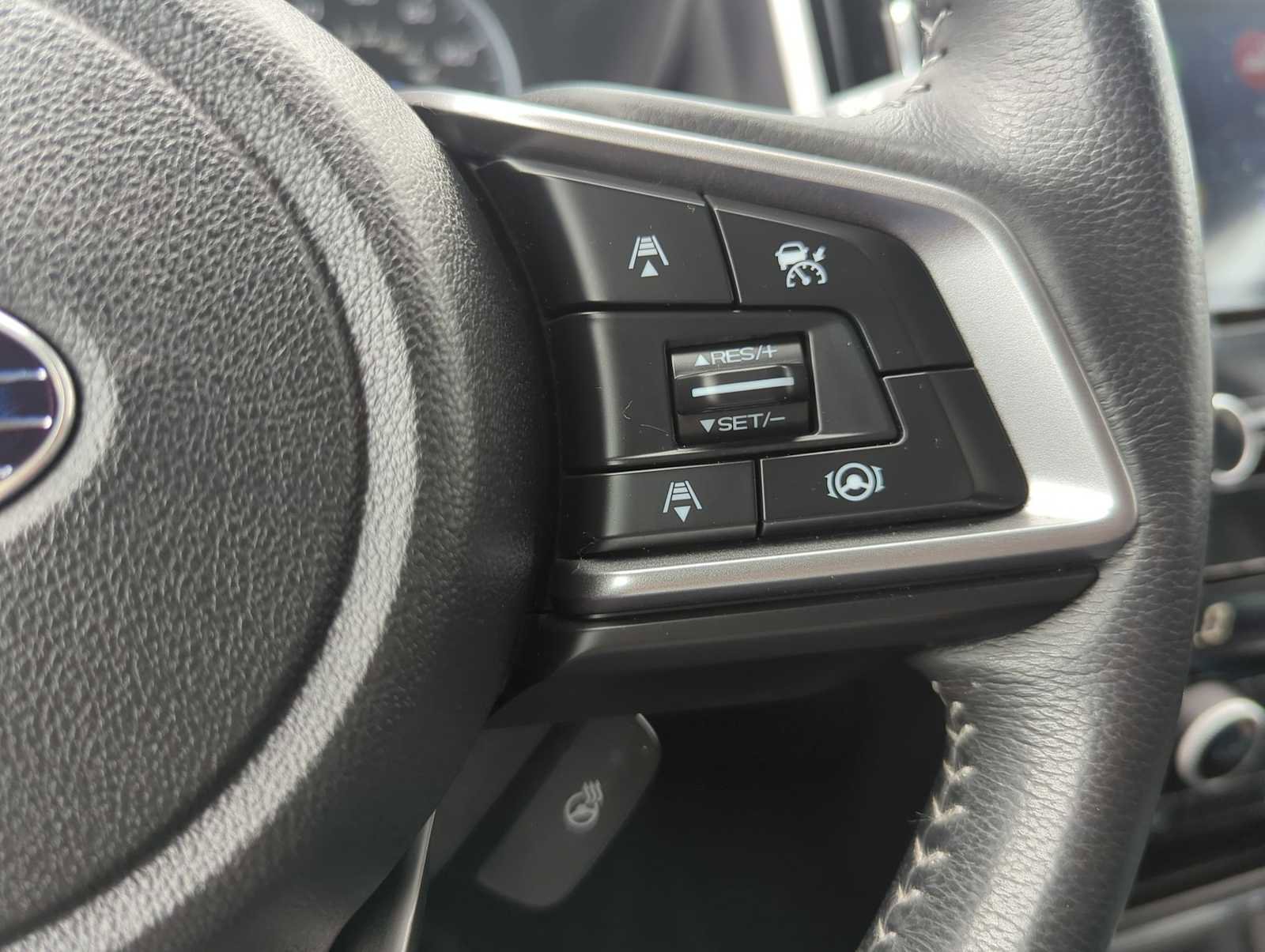 Used 2022 Subaru Ascent Limited w/ Technology Package image 26